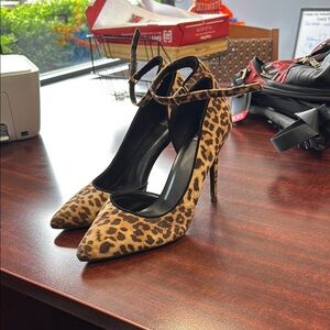 D shoes jaguar print Skylee heels size 11